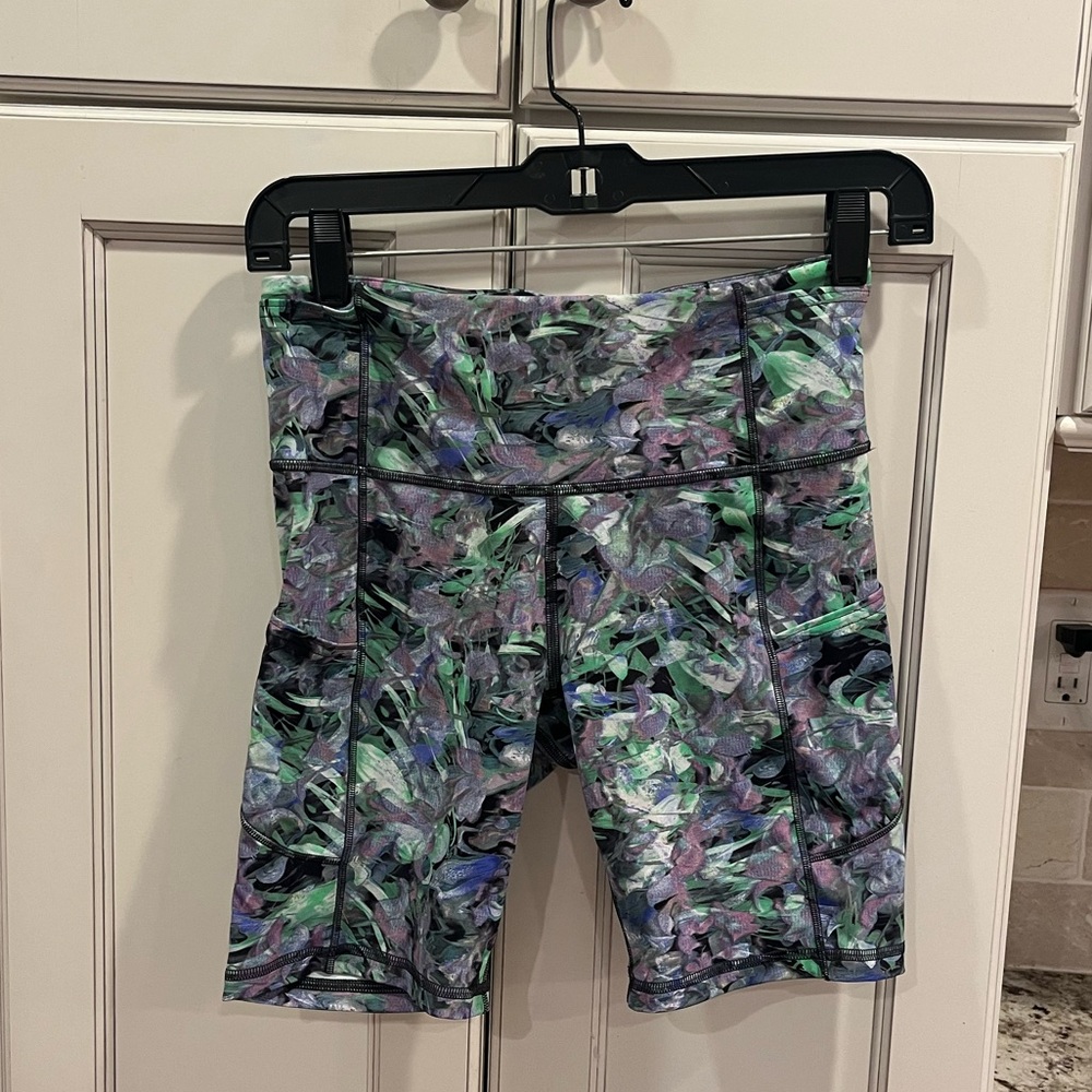 Lululemon Fast and Free bike shorts multicolor size 6